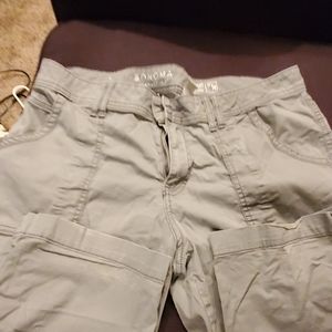Size 14 mid rise Sonoma cargo pants.